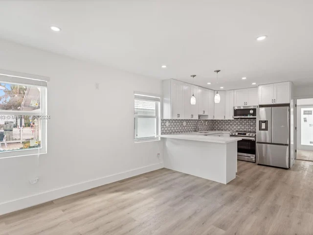 325 Grant St, Hollywood FL 33019