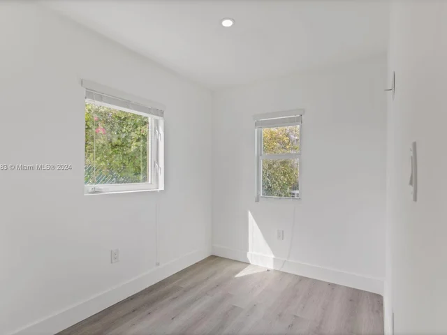 325 Grant St, Hollywood FL 33019