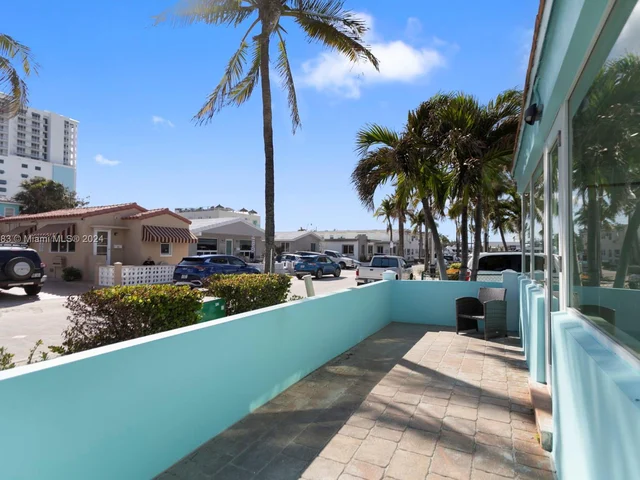 325 Grant St, Hollywood FL 33019