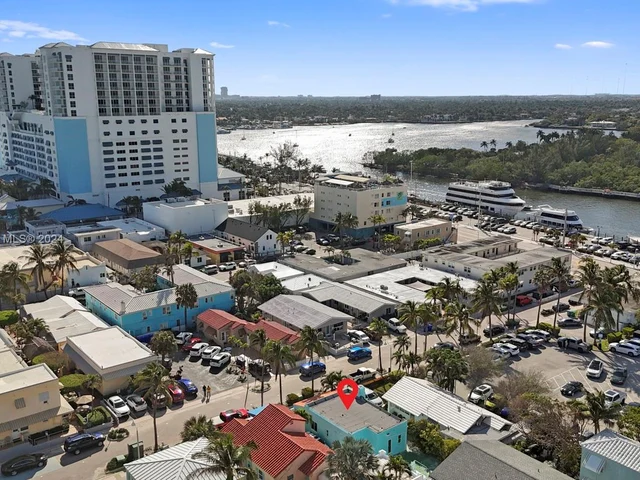 325 Grant St, Hollywood FL 33019