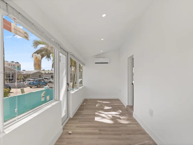 325 Grant St, Hollywood FL 33019