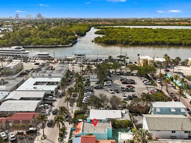 325 Grant St, Hollywood FL 33019