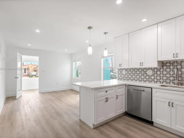 325 Grant St, Hollywood FL 33019