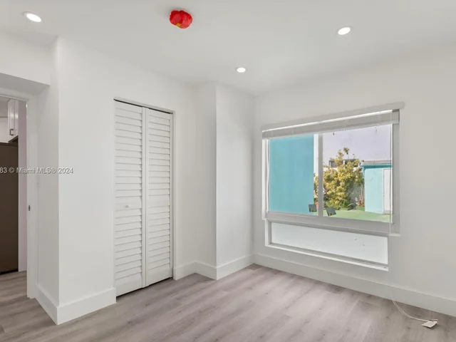 325 Grant St, Hollywood FL 33019