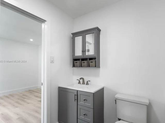 325 Grant St, Hollywood FL 33019