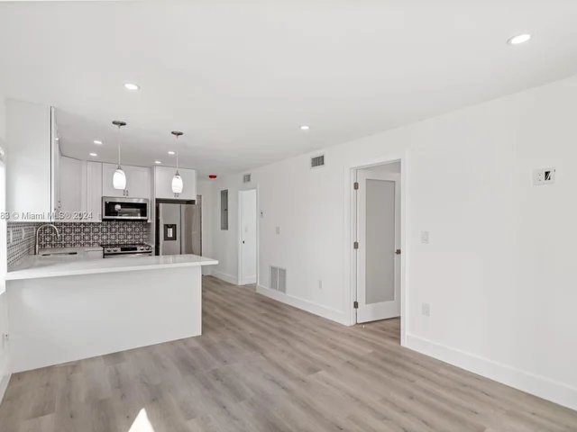 325 Grant St, Hollywood FL 33019