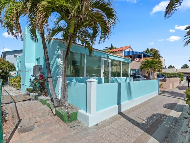 325 Grant St, Hollywood FL 33019