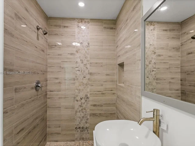 325 Grant St, Hollywood FL 33019