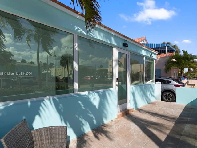 325 Grant St, Hollywood FL 33019