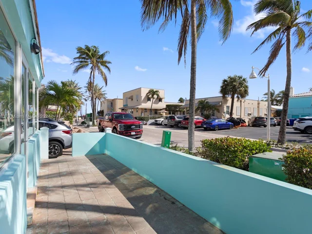 325 Grant St, Hollywood FL 33019