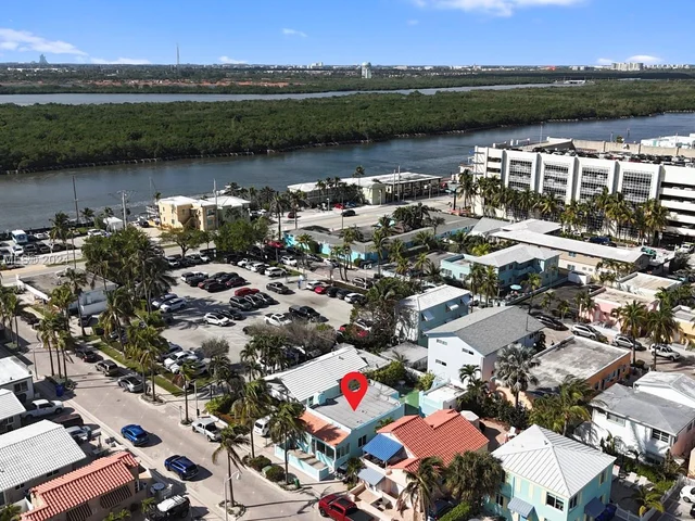 325 Grant St, Hollywood FL 33019