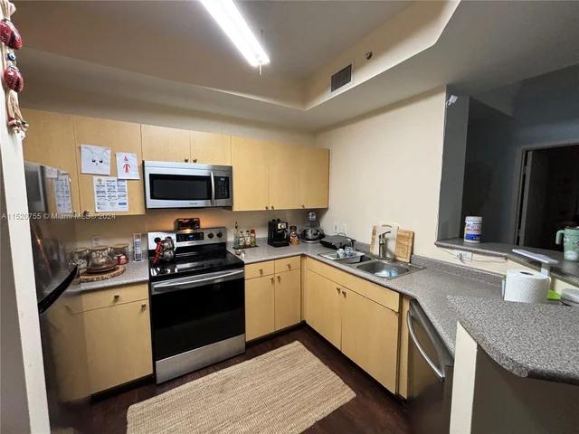 1919 Van Buren St # 108A, Hollywood FL 33020