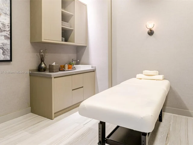 4010 S Ocean Dr # R504, Hollywood FL 33019