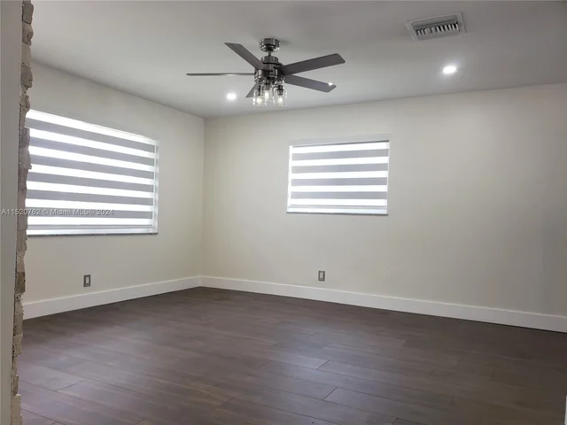 7313 NW 57th Dr, Tamarac FL 33321