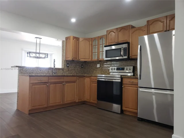 7313 NW 57th Dr, Tamarac FL 33321