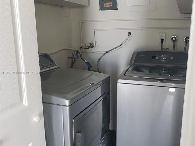 7313 NW 57th Dr, Tamarac FL 33321