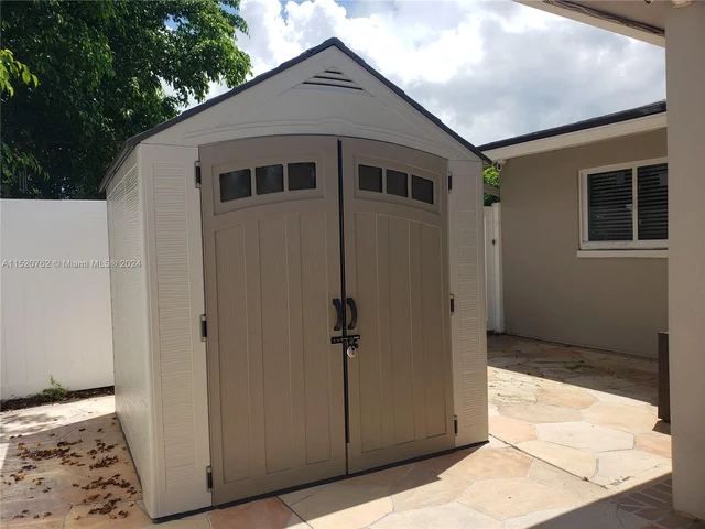 7313 NW 57th Dr, Tamarac FL 33321