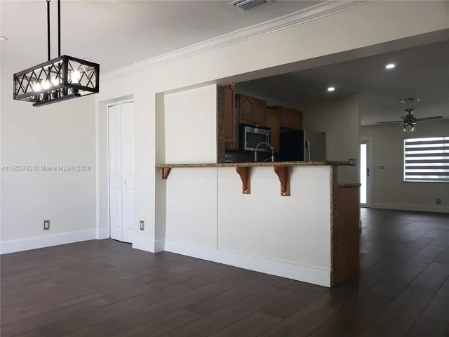 7313 NW 57th Dr, Tamarac FL 33321