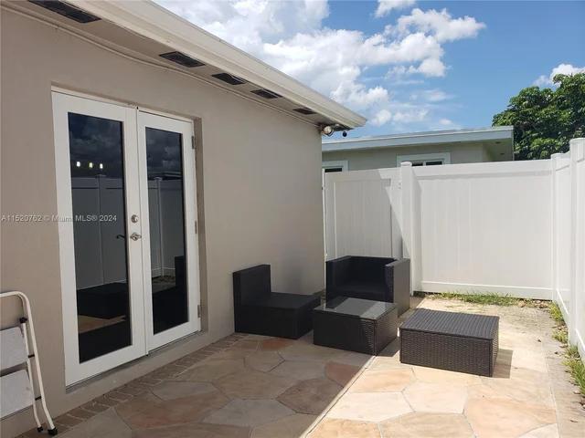 7313 NW 57th Dr, Tamarac FL 33321