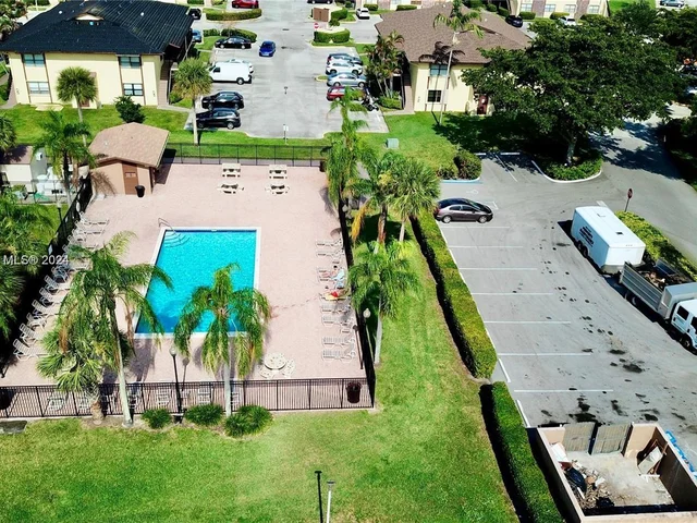 10020 Winding Lake Rd # 104, Sunrise FL 33351