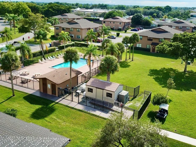 10020 Winding Lake Rd # 104, Sunrise FL 33351