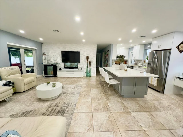 509 SW 3rd St, Hallandale Beach FL 33009