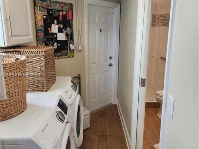 3194 Roosevelt St, Hollywood FL 33021