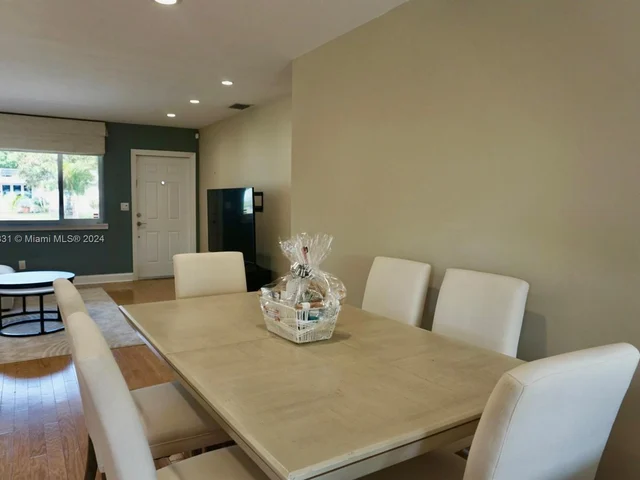 3194 Roosevelt St, Hollywood FL 33021