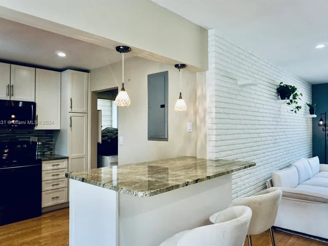 3194 Roosevelt St, Hollywood FL 33021