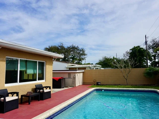 3194 Roosevelt St, Hollywood FL 33021