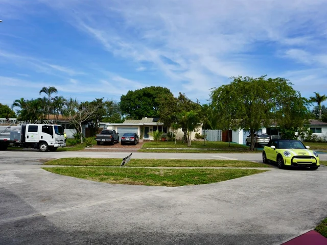 3194 Roosevelt St, Hollywood FL 33021