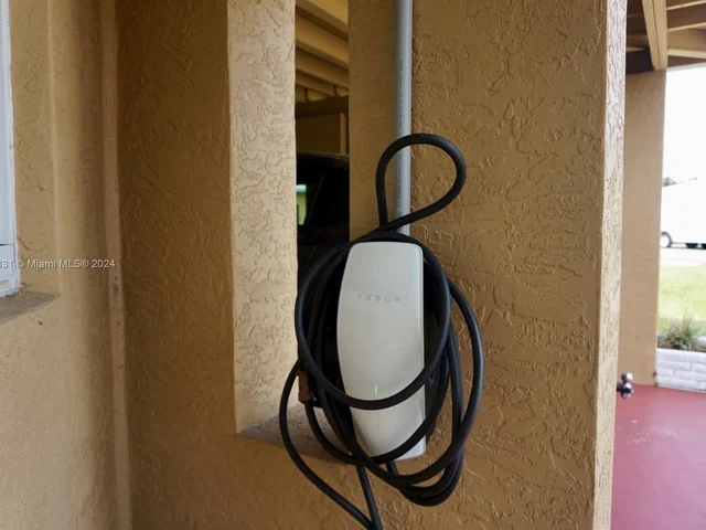 3194 Roosevelt St, Hollywood FL 33021