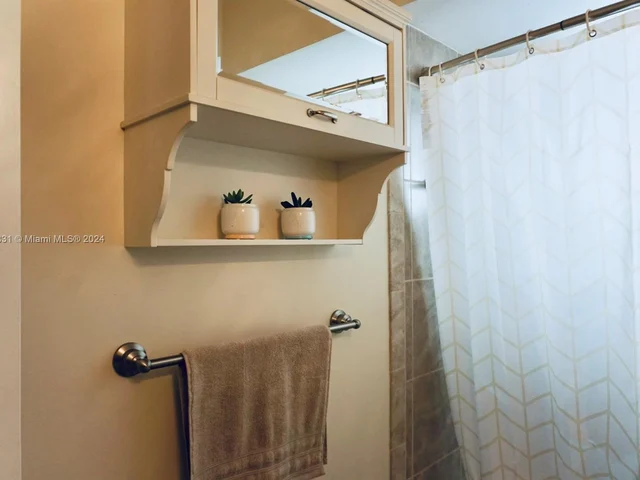 3194 Roosevelt St, Hollywood FL 33021