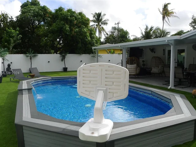 4911 NW 13th St, Lauderhill FL 33313