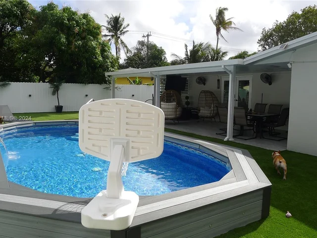 4911 NW 13th St, Lauderhill FL 33313