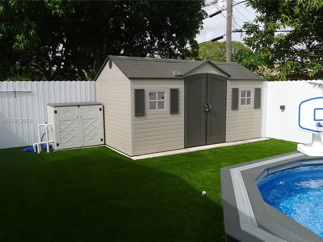 4911 NW 13th St, Lauderhill FL 33313