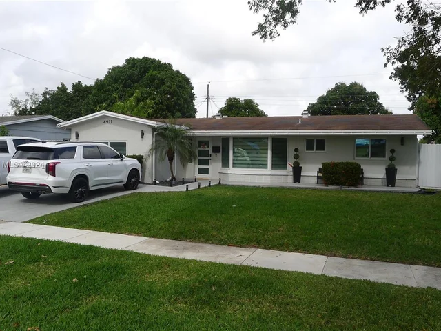 4911 NW 13th St, Lauderhill FL 33313