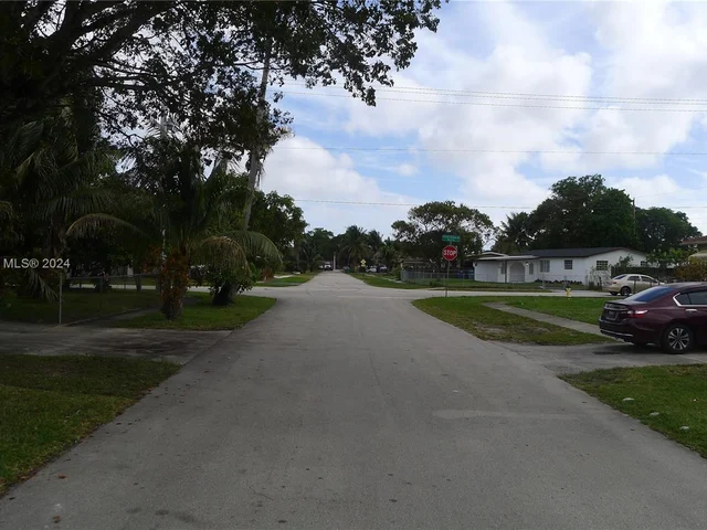 4911 NW 13th St, Lauderhill FL 33313