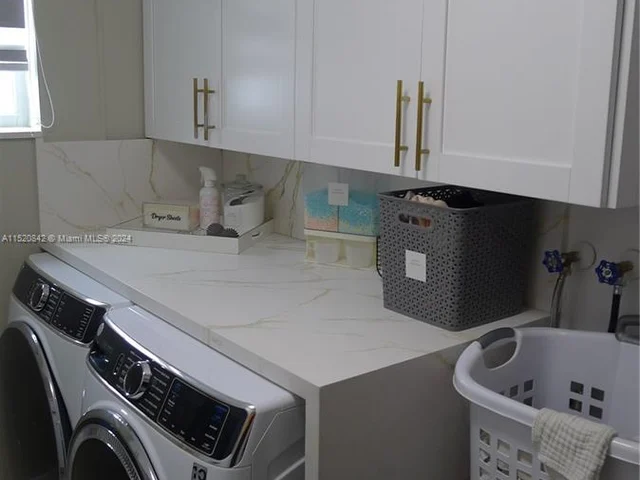 4911 NW 13th St, Lauderhill FL 33313