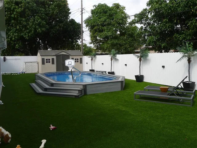 4911 NW 13th St, Lauderhill FL 33313