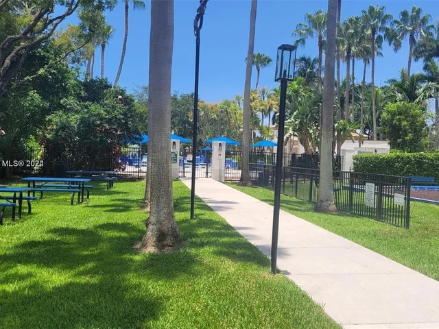 9921 NW 31st St # 0, Doral FL 33172