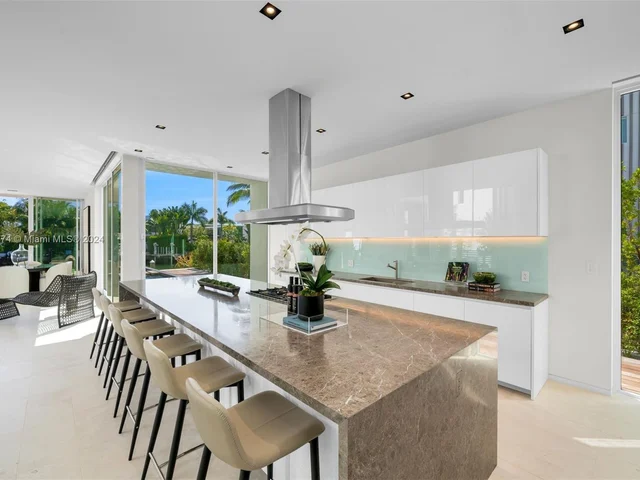 1011 W 48th St - Ritz Carlton Residences, Miami Beach FL 33140