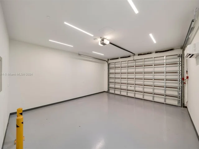 1011 W 48th St - Ritz Carlton Residences, Miami Beach FL 33140