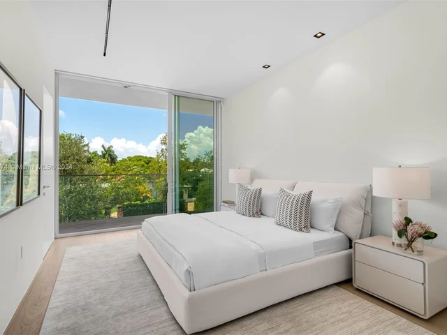 1011 W 48th St - Ritz Carlton Residences, Miami Beach FL 33140