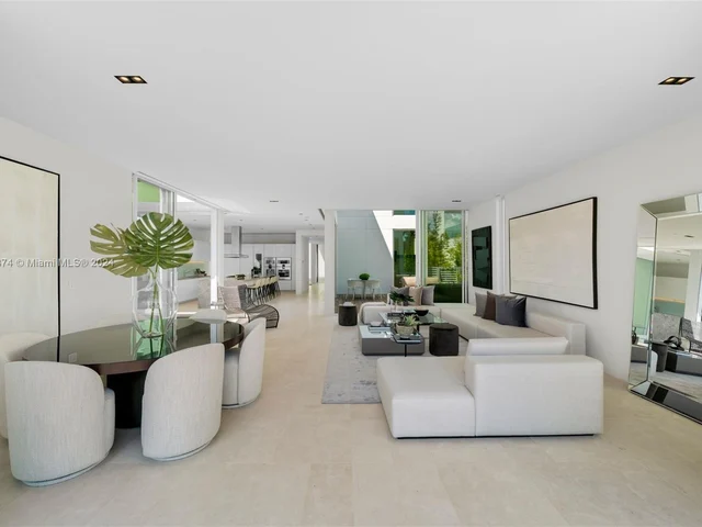 1011 W 48th St - Ritz Carlton Residences, Miami Beach FL 33140