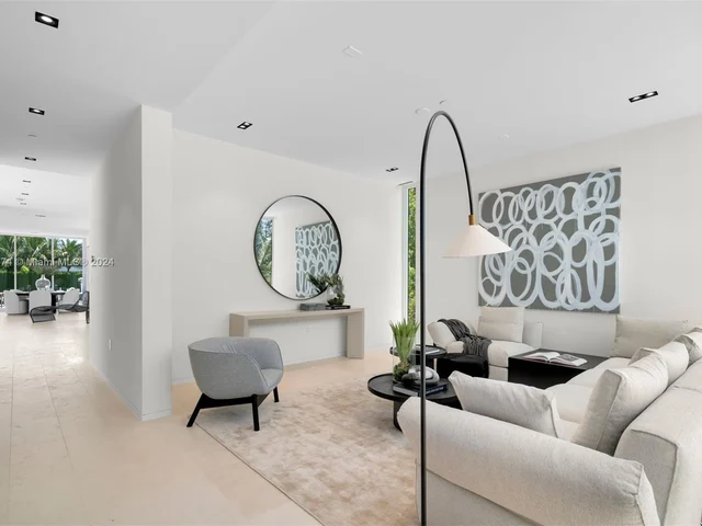 1011 W 48th St - Ritz Carlton Residences, Miami Beach FL 33140