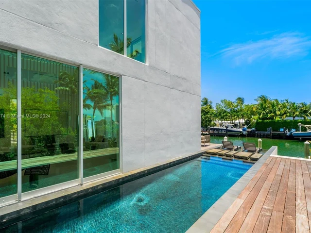 1011 W 48th St - Ritz Carlton Residences, Miami Beach FL 33140
