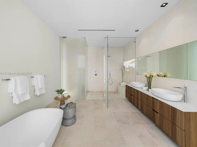 1011 W 48th St - Ritz Carlton Residences, Miami Beach FL 33140