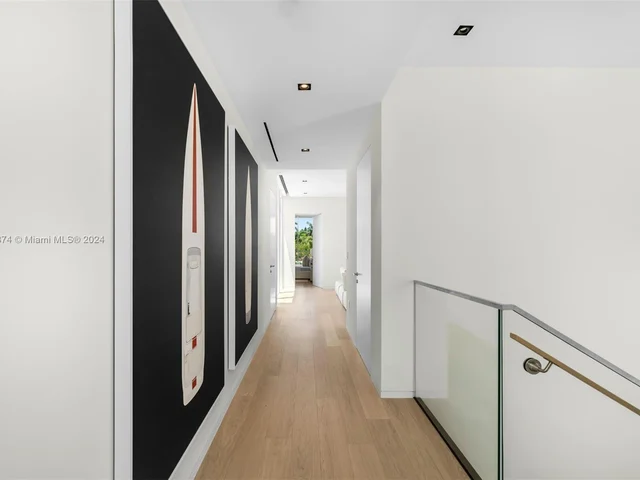 1011 W 48th St - Ritz Carlton Residences, Miami Beach FL 33140