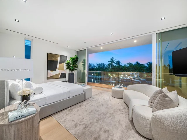 1011 W 48th St - Ritz Carlton Residences, Miami Beach FL 33140